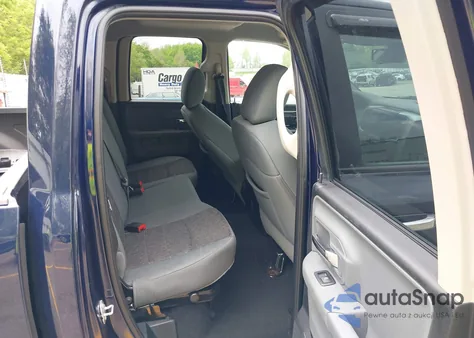 2018 Ram 1500 Big Horn 4X4 6'4 Box z USA, uszkodzony, nr VIN 1C6RR7GG1JS279724